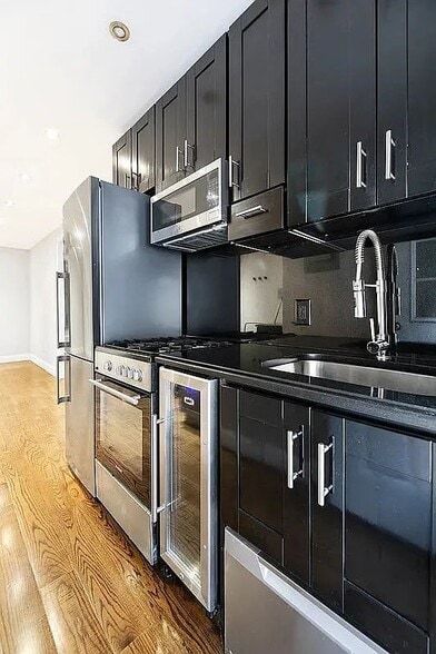 Building Photo - 47 1/2 East 1st Street