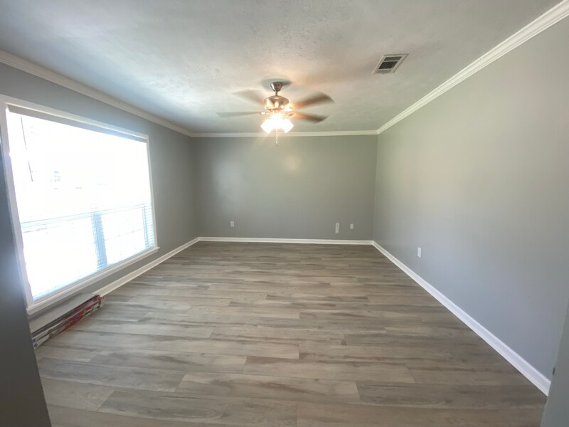 Building Photo - 200 Poplar Dr