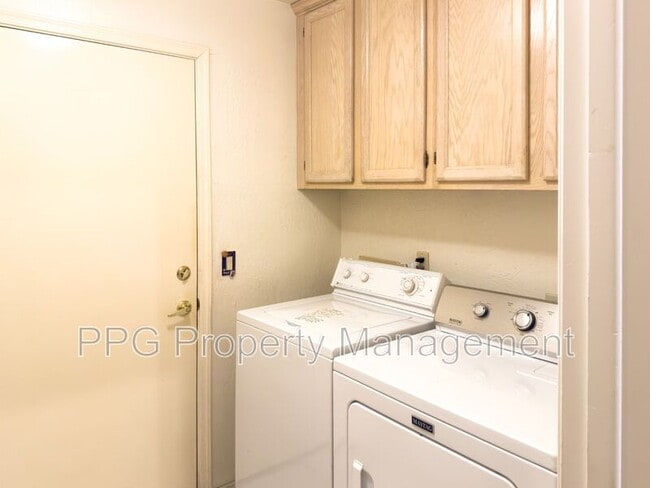 Building Photo - 5517 W Aster Dr