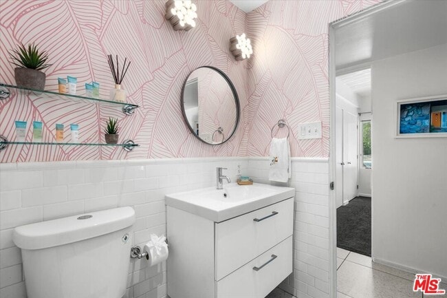 Building Photo - 610 S Compdre Rd