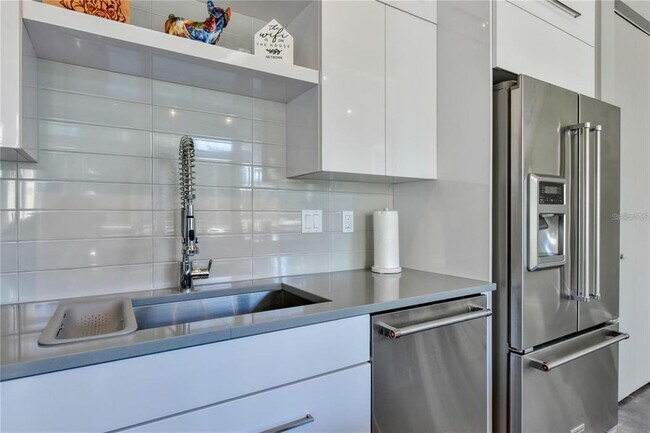 Building Photo - 302 SE Broadway St