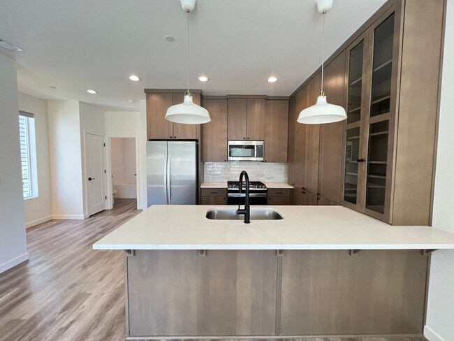 Building Photo - Beautiful 4Bd + 3Ba Home in North Portland...