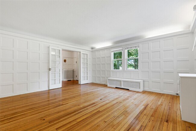 Building Photo - 30 Park Dr N