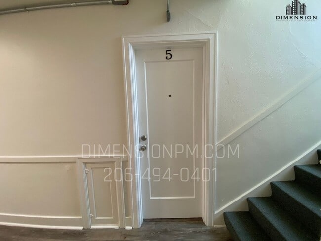 Interior Photo - 2331 Rockefeller Ave