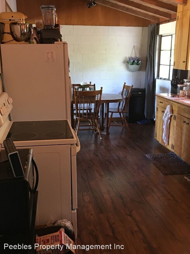 Building Photo - 2 br, 1 bath House - 145 Canyon Highlands Dr