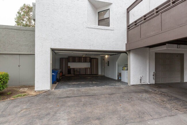 Building Photo - 2 bed, 2 bath Townhome – LA JOLLA/UTC