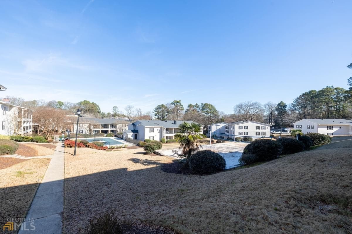 Grounds - 1150 Collier Rd NW