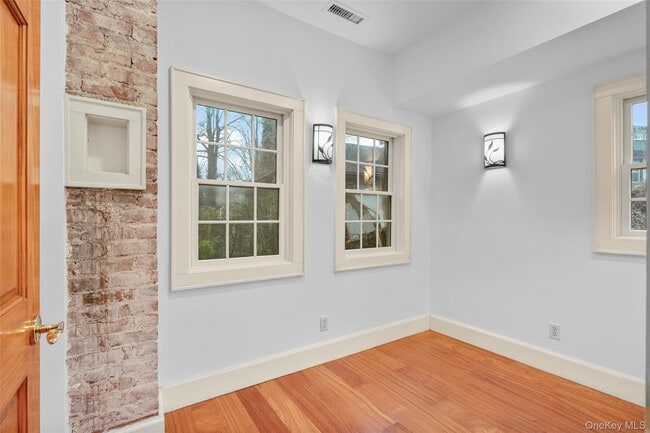 Building Photo - 55 Moran Pl