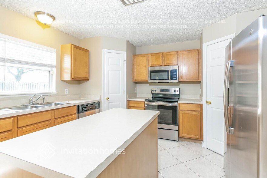 Building Photo - 1800 Brookshire Cir