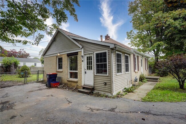 Building Photo - 4539 Dewey Ave