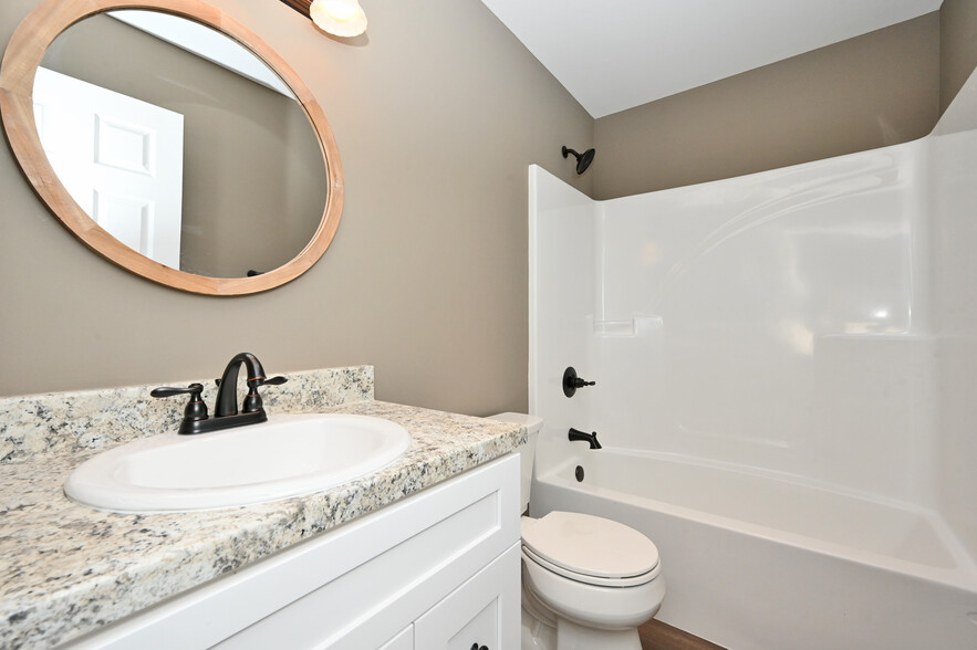 Cloverland-Apartments-Master-Bathroom - 1535 Warnke Rd NW