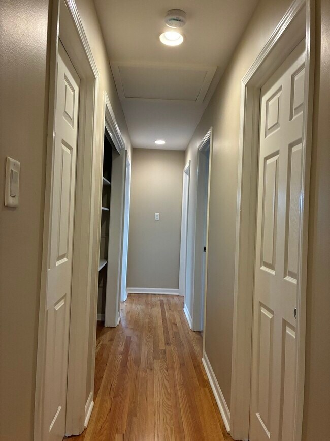 Building Photo - 127 Hickory Rd