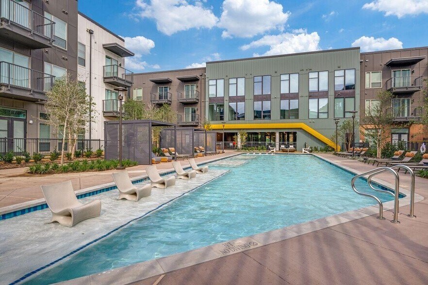 Building Photo - 650 E Sycamore St