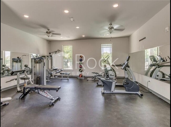 Building Photo - Gorgeous 4 Bedroom Home with Storm Shelter