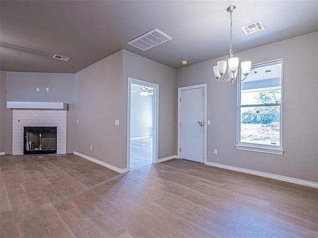 Building Photo - 124 Cedar St