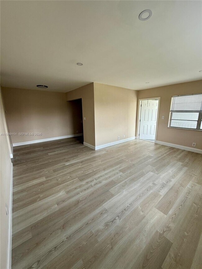 Building Photo - 1607 Arthur St