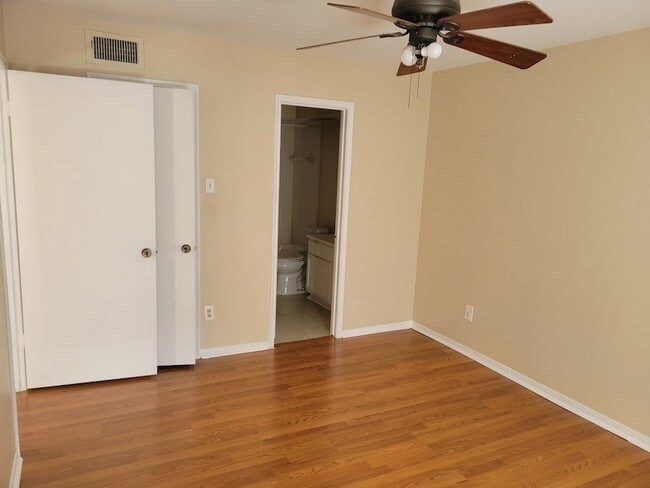 Building Photo - 6606 De Moss Dr