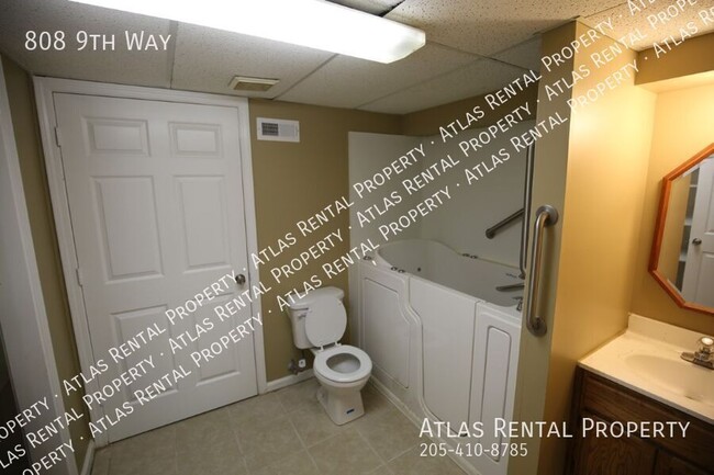 Building Photo - 808 9th Way