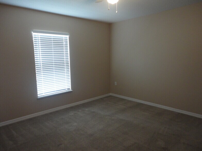 Building Photo - 1019 Brenton Leaf Dr