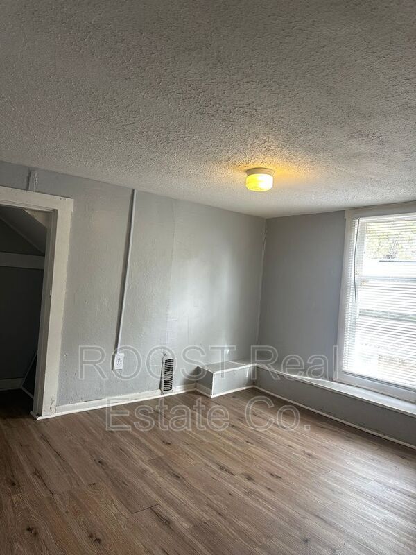 Building Photo - 2864 E 10th Ave