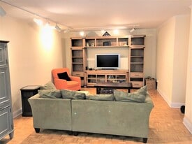 Building Photo - 1310 Maple Ave