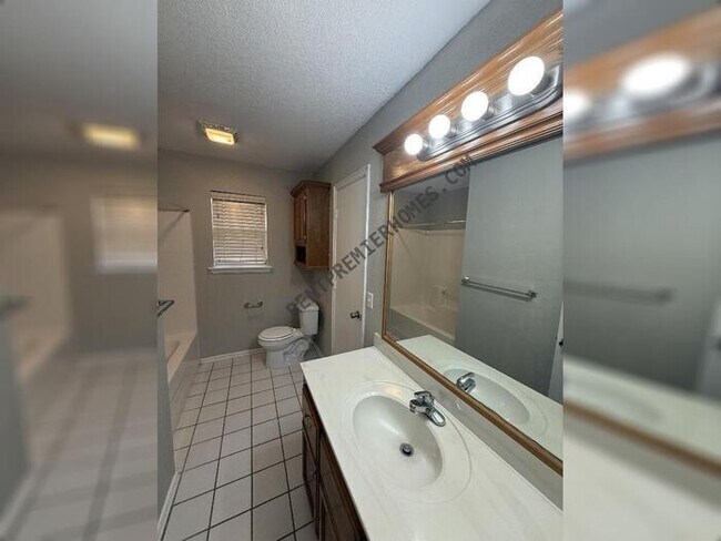 Building Photo - 325 W Strasburg Way