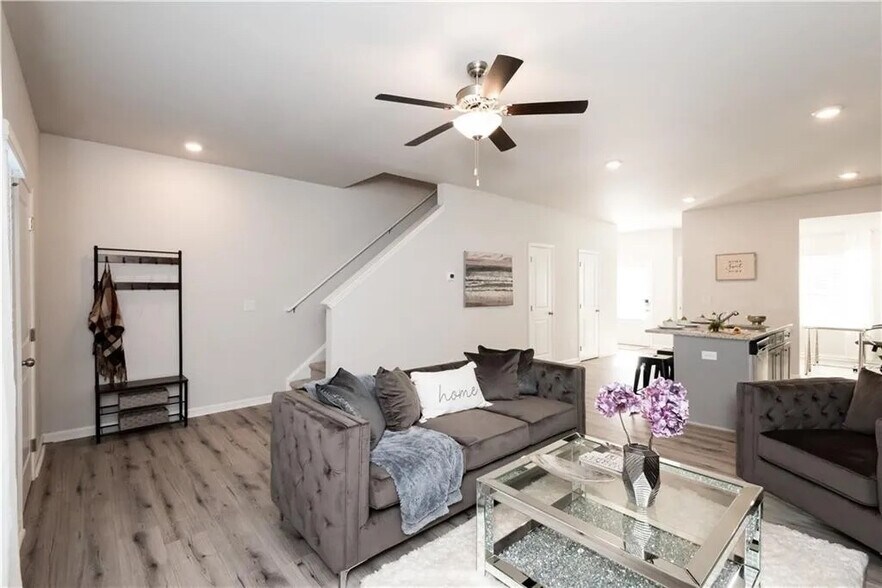 Building Photo - Room in Townhome on Shaffer Ct