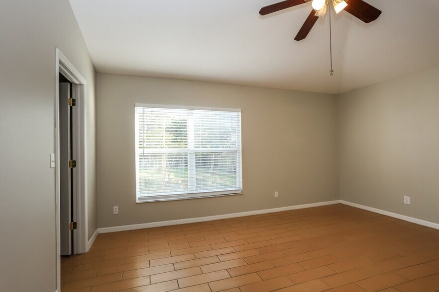 Building Photo - 2831 Laurel Leaf Dr