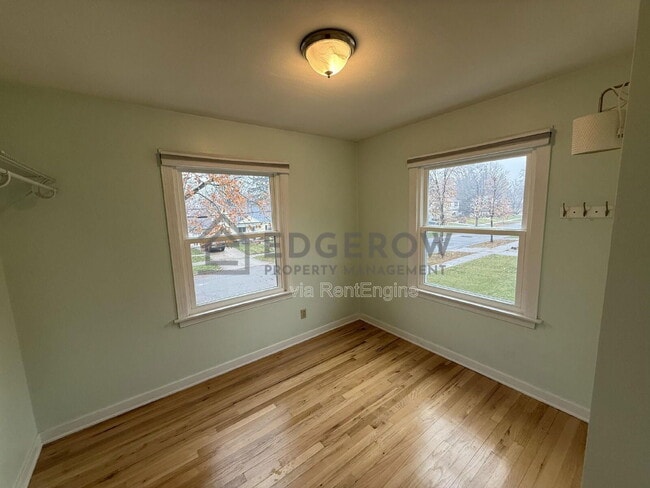 Building Photo - 844 Reynard St SE