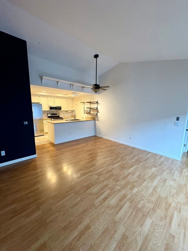 Building Photo - Updated 2bed/2full bath home in Pocket