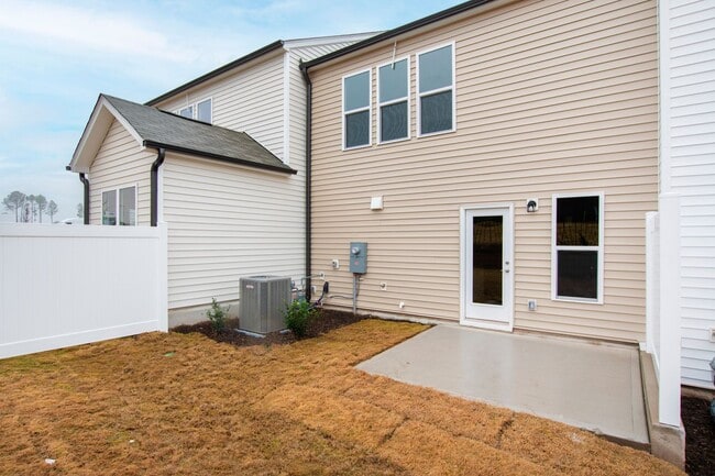 Building Photo - Well Appointed 3-Bedroom Townhome in Durham!