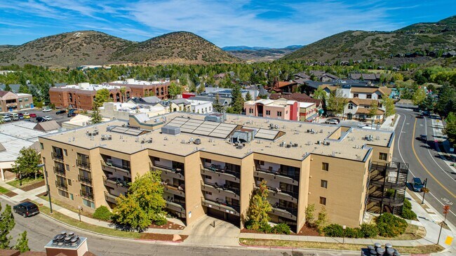 Building Photo - Conveniently Located Condo in Prospector S...