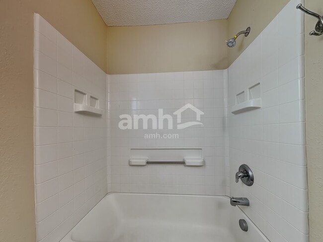 Building Photo - 7 Willow Lakes Dr