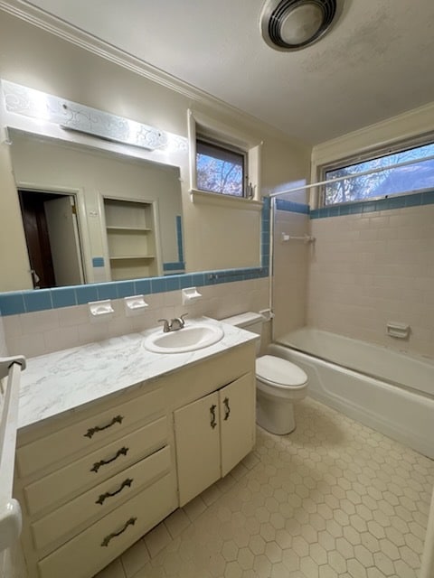 Building Photo - 703 Harrold Ave