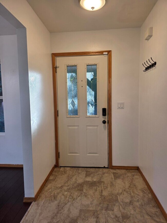 Building Photo - 3 Bedroom Duplex in Kingston!