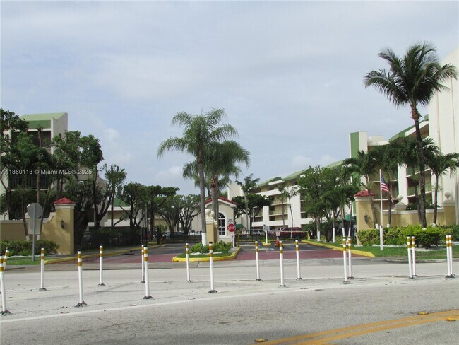 Primary Photo - 8820 Fontainebleau Blvd