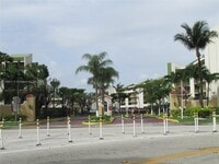 Building Photo - 8820 Fontainebleau Blvd