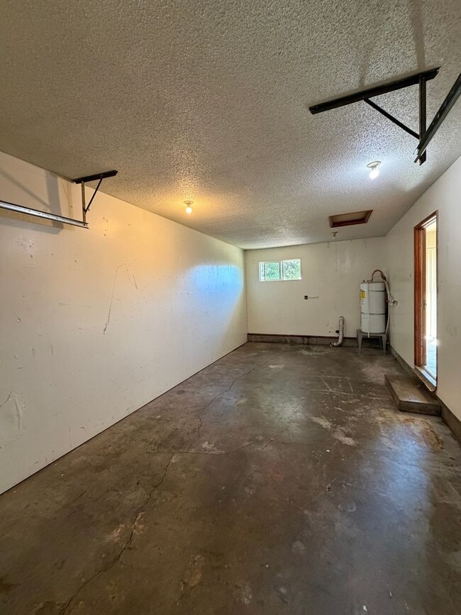 Building Photo - 1373 SE 27th Ave