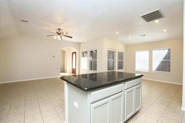 Building Photo - 8231 Gran Villa Dr
