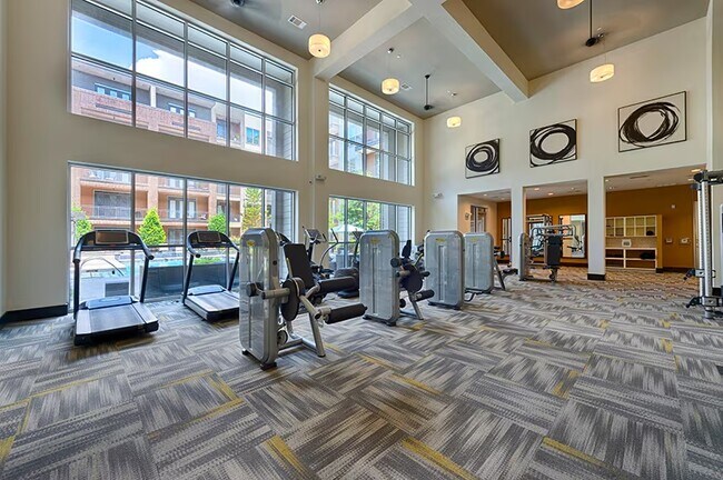 Building Photo - Downtown Steal: Up to 6 Weeks FREE Rent!