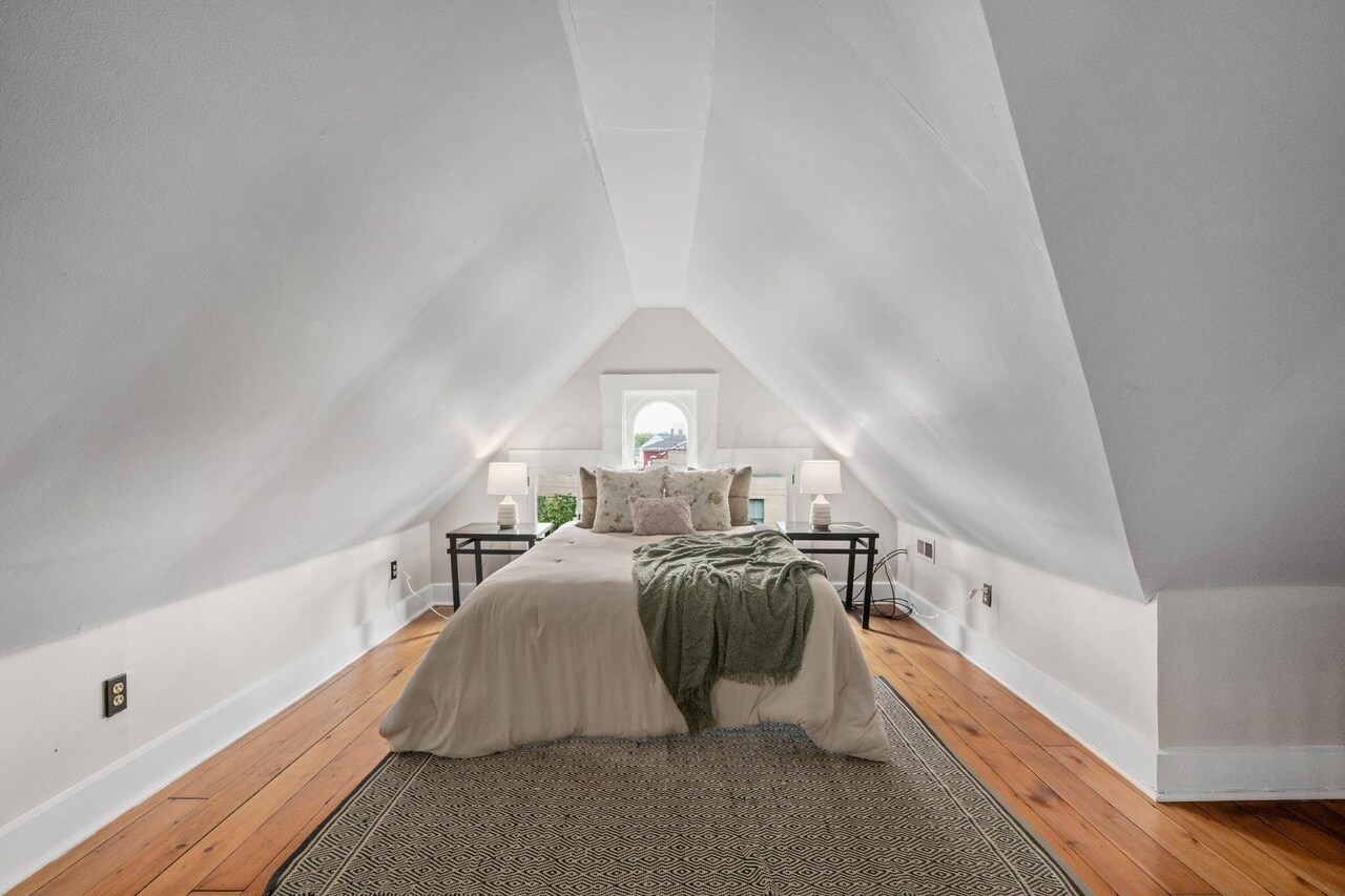 Bedroom 4 / Flex Space - 67 E 1st Ave