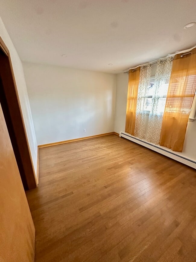 Building Photo - 3210 Vista Terrace