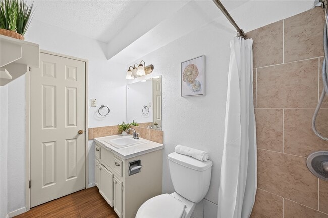 Building Photo - 7714 Renwick Dr