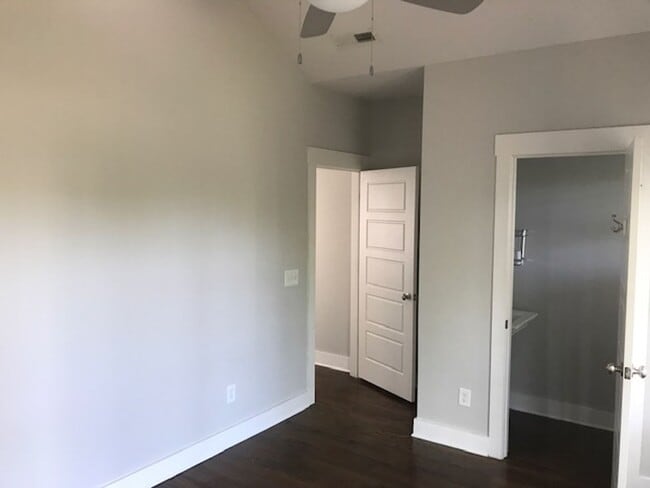 Building Photo - 1104A W Grove Ave