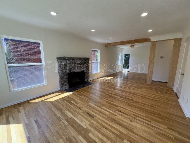 Building Photo - 2315 SE 38th Ave