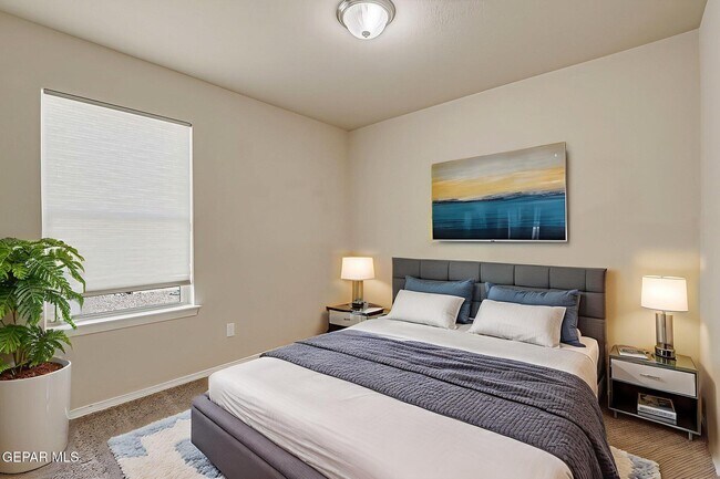 Building Photo - 14321 Paraiso Dr