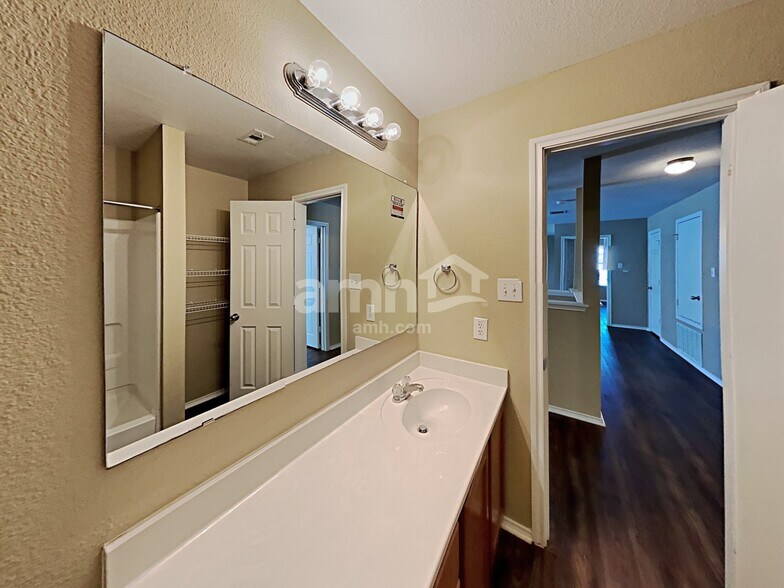 Building Photo - 11850 Briarton Wls