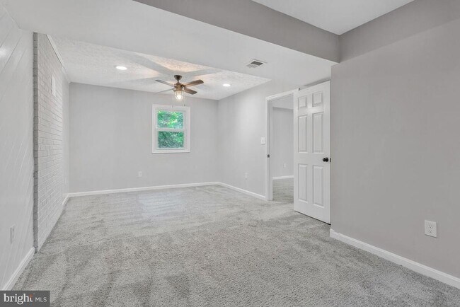 Building Photo - 9205 Midland Turn