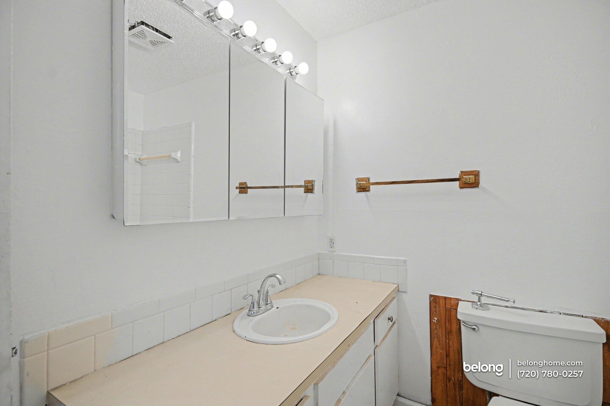 Building Photo - 7260 S Gaylord St