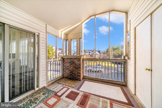 Building Photo - 6520 Lake Park Dr